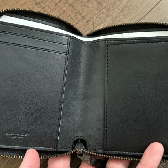 New Coach Bonesy Zip Wallet - Picture 4 of 5